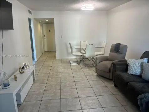 1825 W 44th Place Hialeah FL 33012