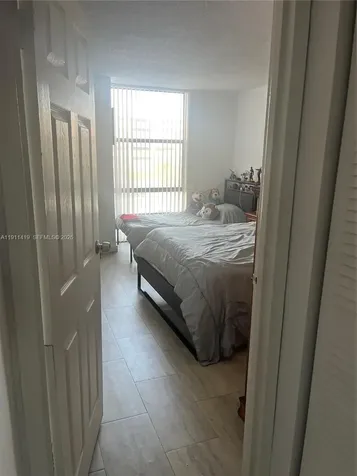 1825 W 44th Place Hialeah FL 33012