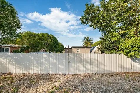 740 135 Street North Miami FL 33168