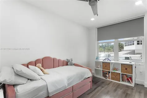 5001 Collins Avenue Miami Beach FL 33140