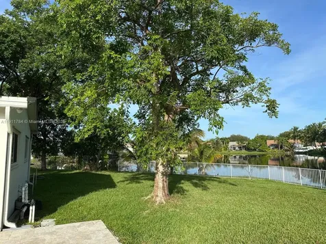 10563 NW 4th Street Plantation FL 33324