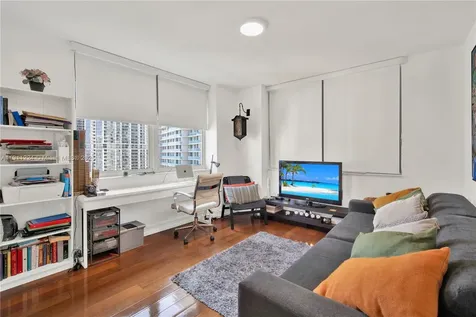 31 SE 5th Street Miami FL 33131