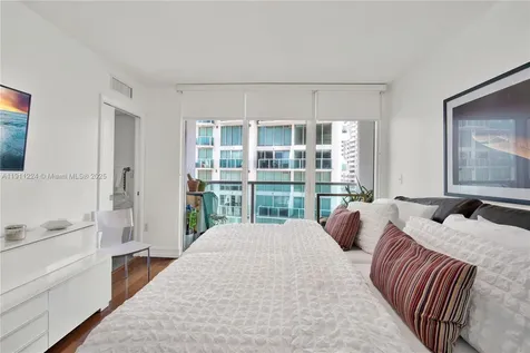 31 SE 5th Street Miami FL 33131