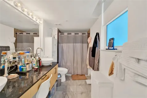 31 SE 5th Street Miami FL 33131