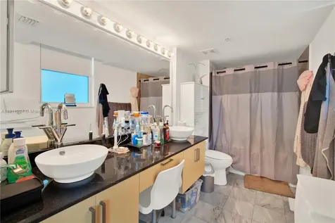 31 SE 5th Street Miami FL 33131