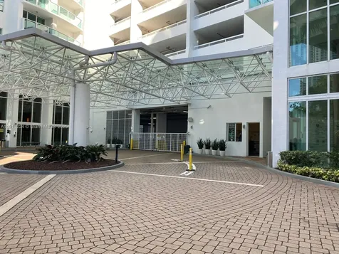 31 SE 5th Street Miami FL 33131