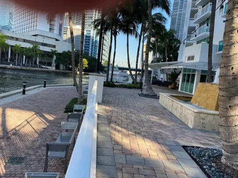 31 SE 5th Street Miami FL 33131
