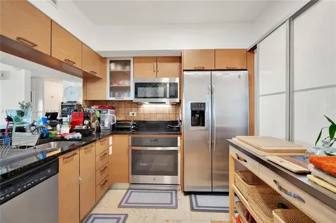 31 SE 5th Street Miami FL 33131