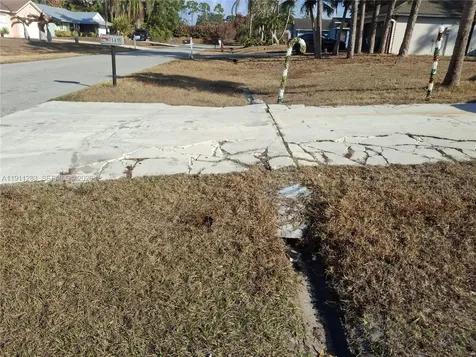 1581 SE Sutton Street Port St. Lucie FL 34983