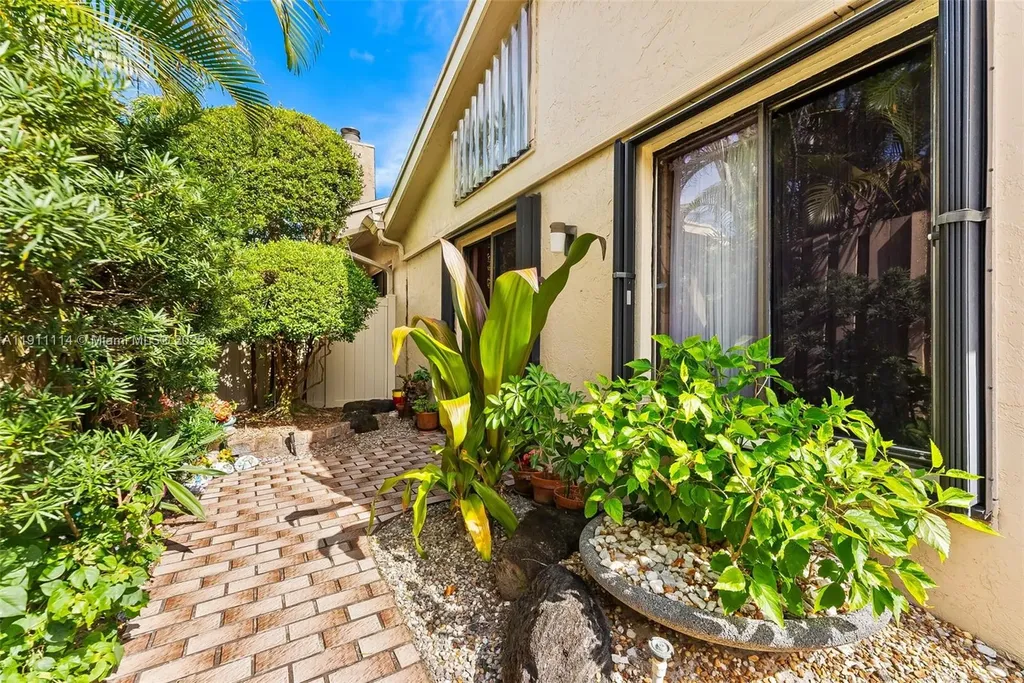 7665 Sierra Drive W Boca Raton FL 33433