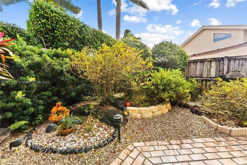 7665 Sierra Drive W Boca Raton FL 33433