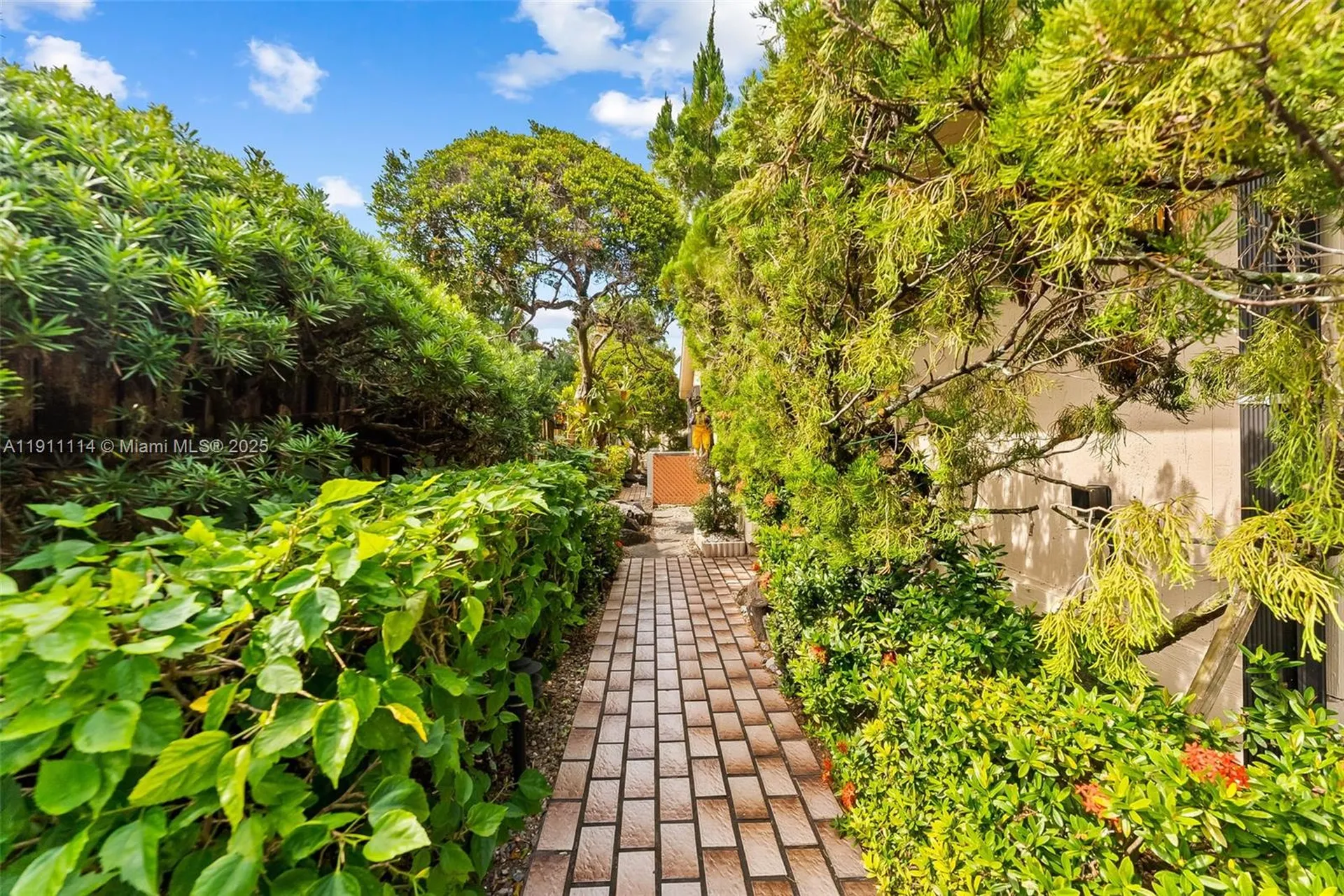 7665 Sierra Drive W Boca Raton FL 33433