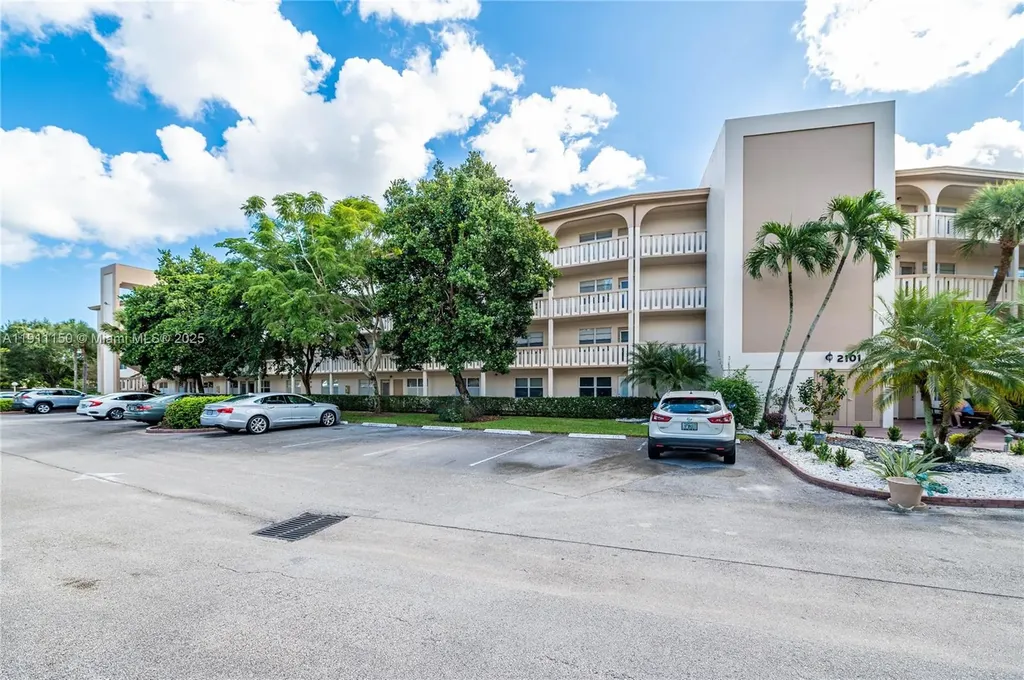 2101 Lucaya Bend Coconut Creek FL 33066