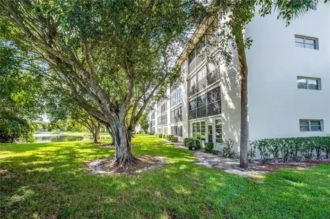 2101 Lucaya Bend Coconut Creek FL 33066