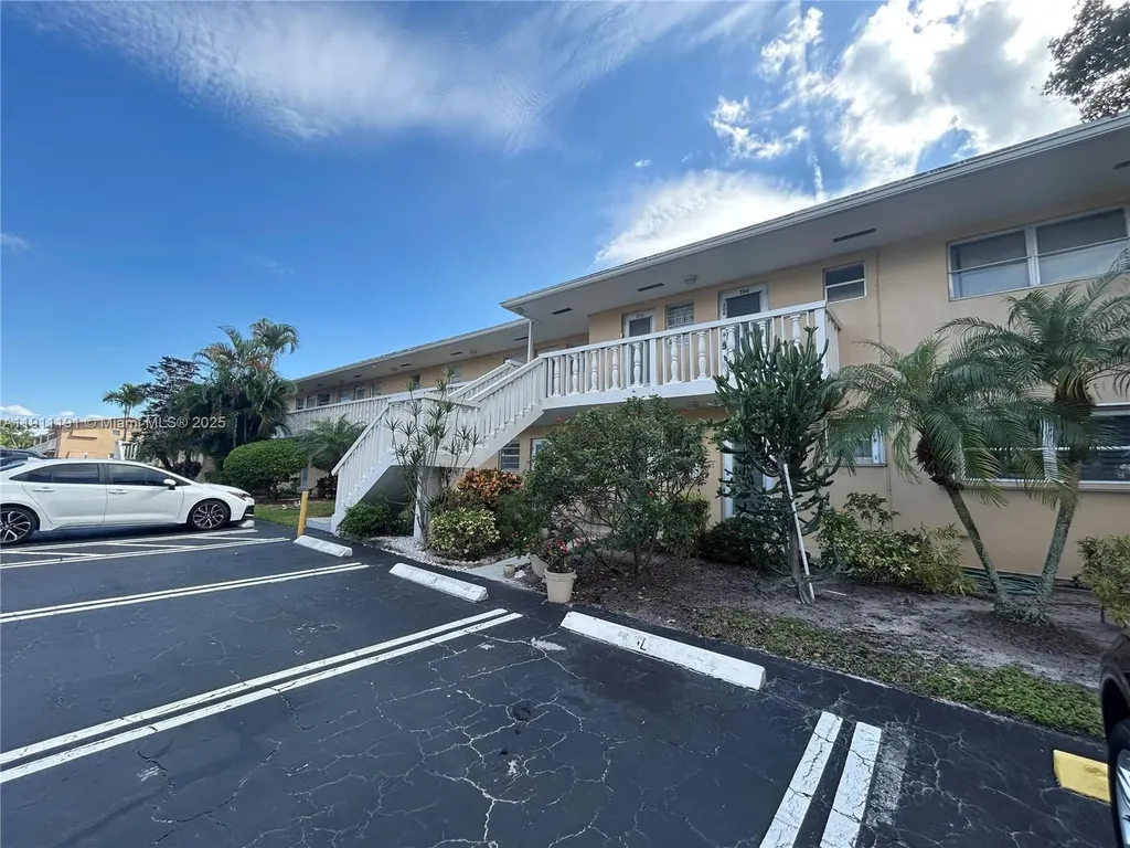 2112 NE 1st Way Boynton Beach FL 33435