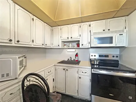 2112 NE 1st Way Boynton Beach FL 33435