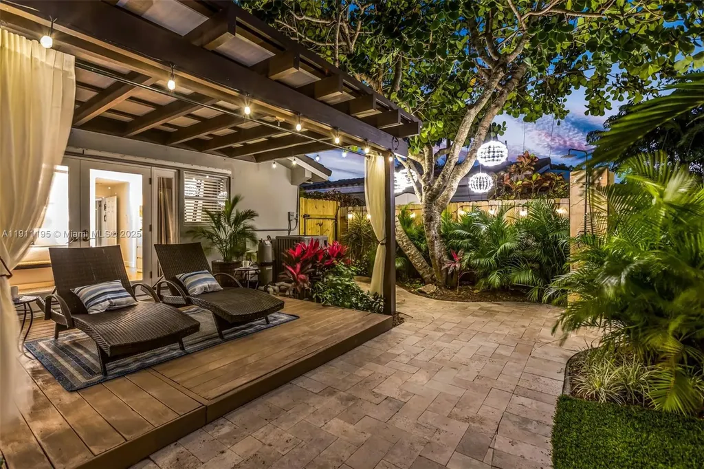 2004 NE 17th Way Fort Lauderdale FL 33305