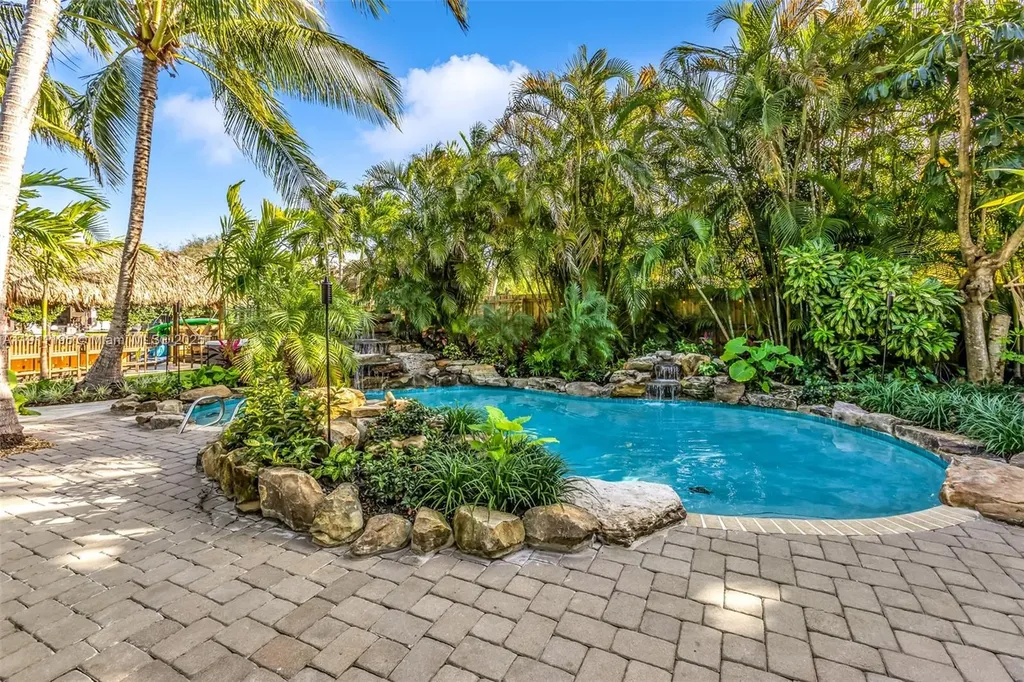 2004 NE 17th Way Fort Lauderdale FL 33305