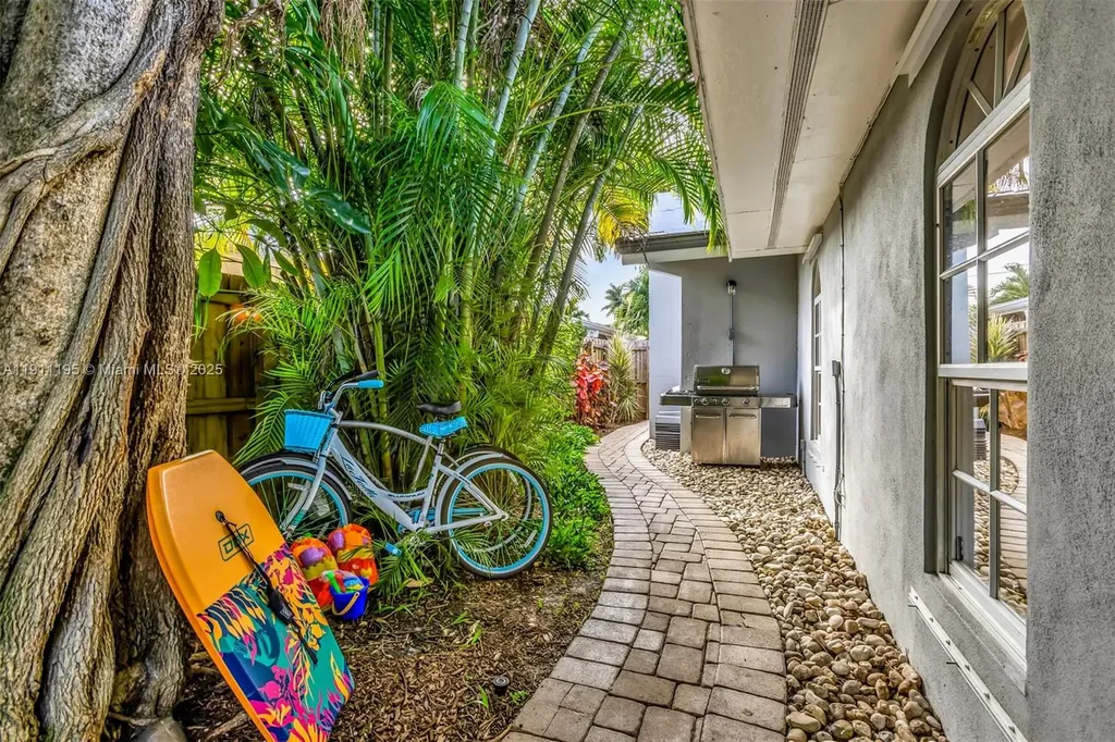 2004 NE 17th Way Fort Lauderdale FL 33305