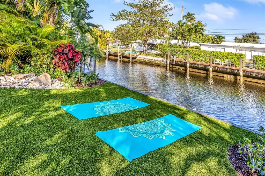 2004 NE 17th Way Fort Lauderdale FL 33305