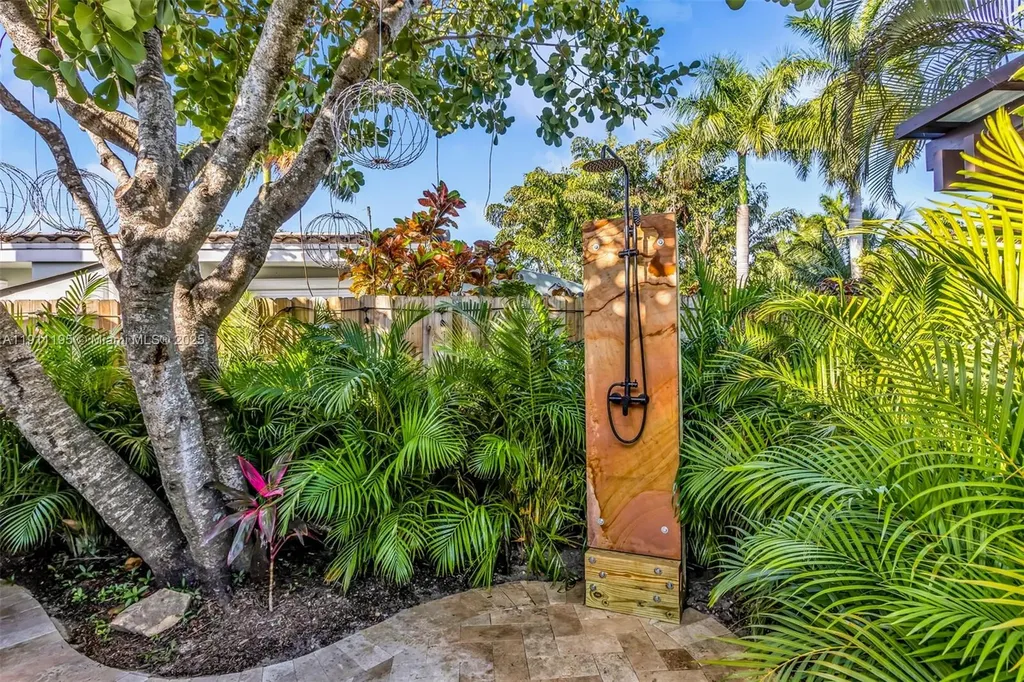 2004 NE 17th Way Fort Lauderdale FL 33305