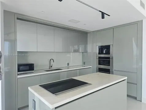 18975 Collins Avenue Sunny Isles Beach FL 33160