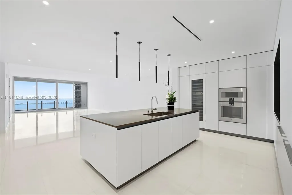 300 Biscayne Blvd Way Miami FL 33131
