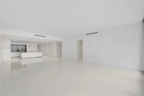 300 Biscayne Blvd Way Miami FL 33131