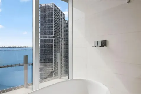 300 Biscayne Blvd Way Miami FL 33131