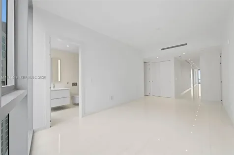 300 Biscayne Blvd Way Miami FL 33131