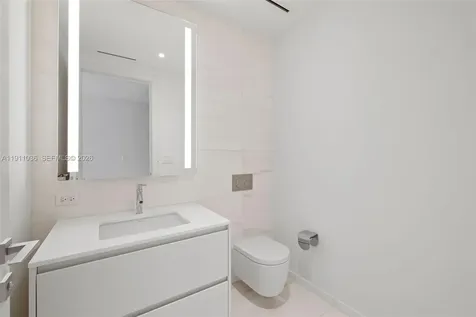 300 Biscayne Blvd Way Miami FL 33131