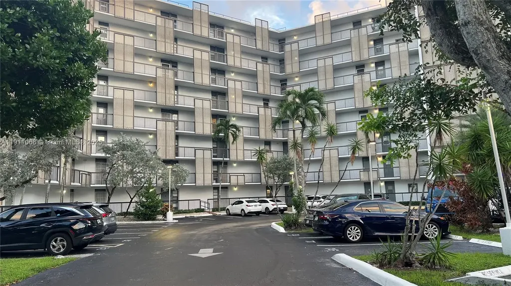 20500 W Country Club Drive Aventura FL 33180