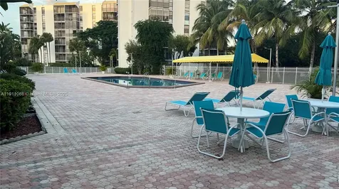 20500 W Country Club Drive Aventura FL 33180