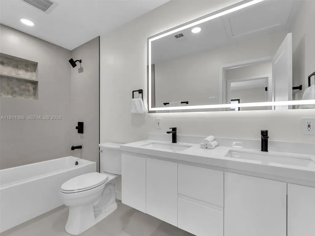 2120 NE 55th Court Fort Lauderdale FL 33308