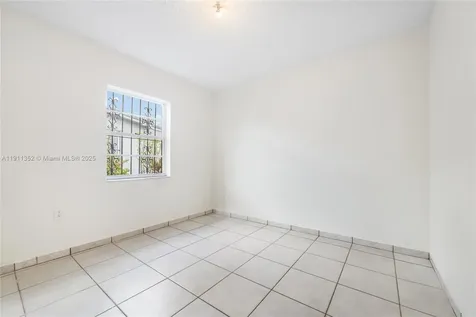 682 W 37th Street Hialeah FL 33012