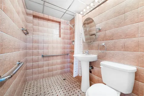682 W 37th Street Hialeah FL 33012