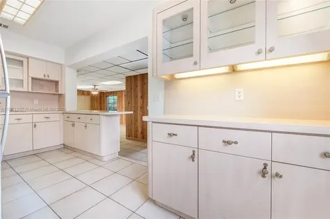 682 W 37th Street Hialeah FL 33012