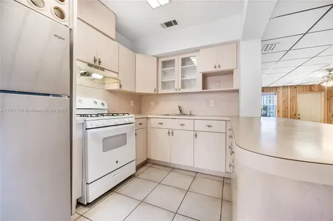 682 W 37th Street Hialeah FL 33012