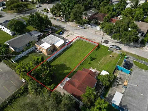 2368 NW 55th Street Miami FL 33142