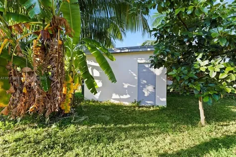 5261 SW 23rd Street West Park FL 33023
