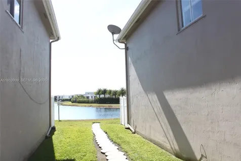 180 Riviera Circle Weston FL 33326