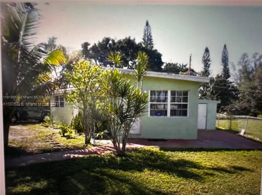3490 SW 56th Avenue West Park FL 33023