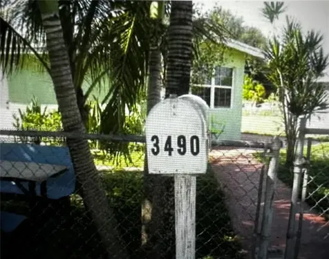 3490 SW 56th Avenue West Park FL 33023