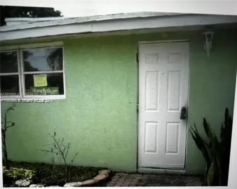 3490 SW 56th Avenue West Park FL 33023