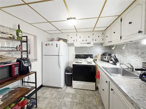 500 W Village Green Circle W Palm Springs FL 33461