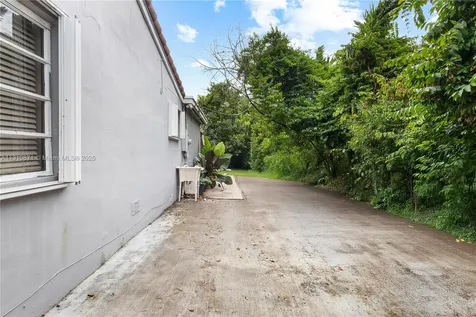 1220 Oriole Avenue Miami Springs FL 33166