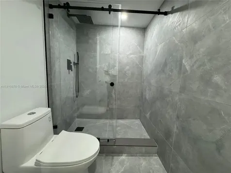 18031 Biscayne Boulevard Aventura FL 33160