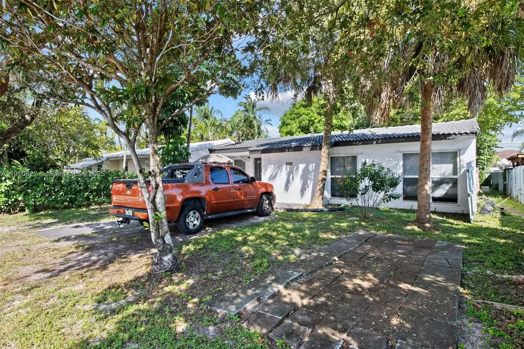 2227 Cleveland Street Hollywood FL 33020