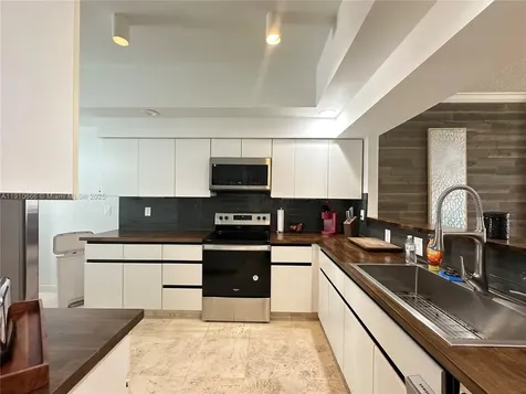 3900 Island Boulevard Aventura FL 33160