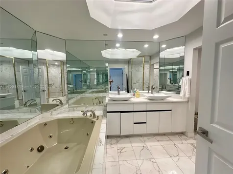3900 Island Boulevard Aventura FL 33160